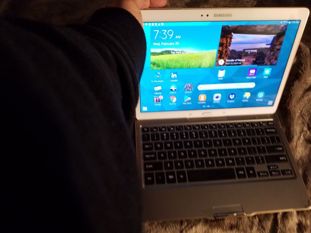 Galaxy Tab S - SMT-800 (10 inches) Includes Samsung Bluetooth Keyboard and Case