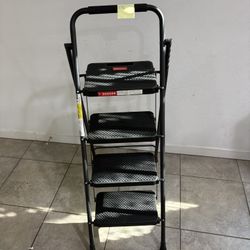 Heavy duty 4-step Ladder