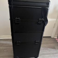 train case for manicure or makeup
