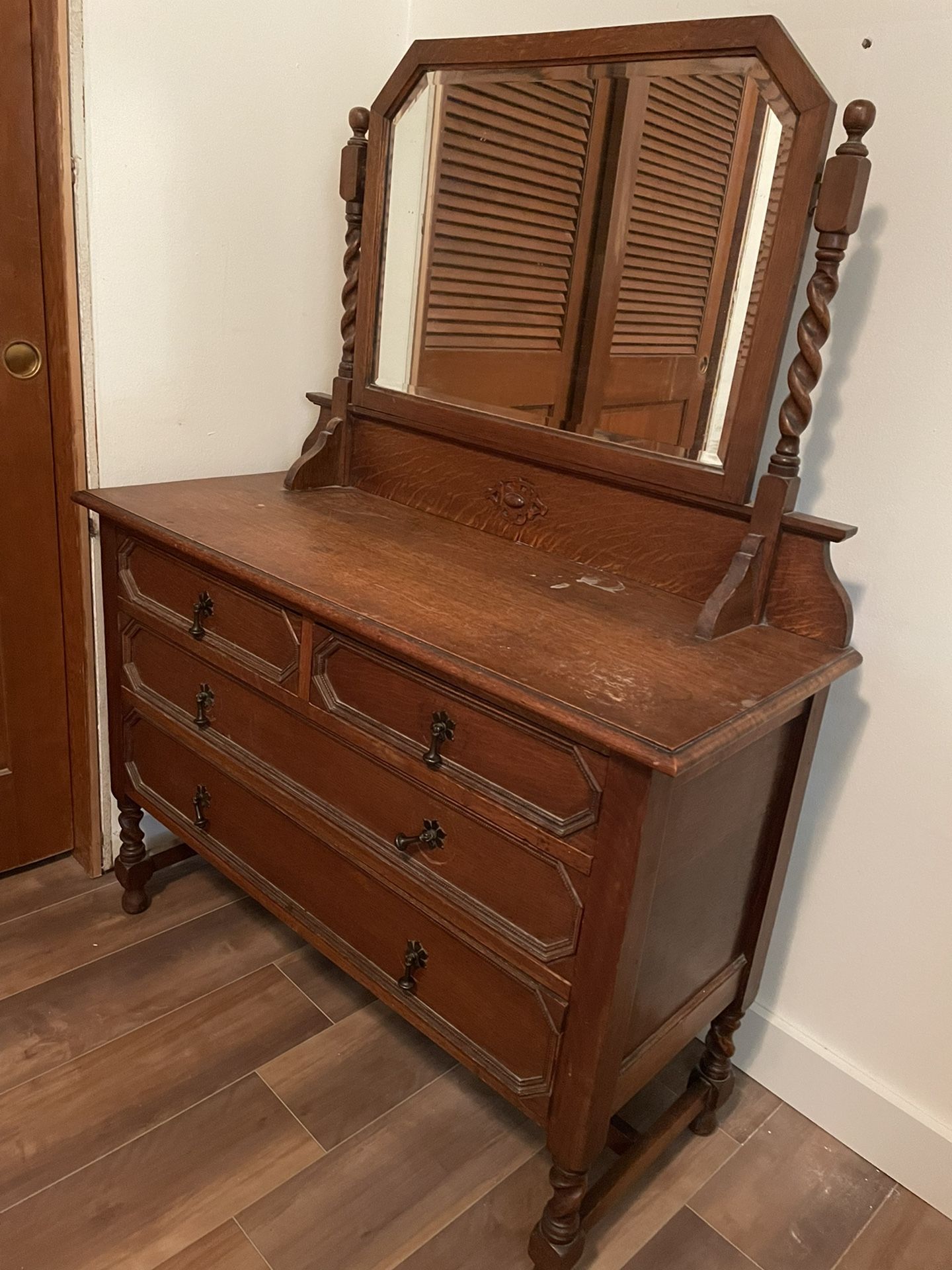 Antique Dresser With Mirror . 