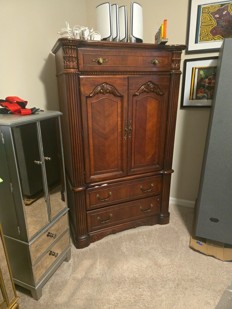 Dresser