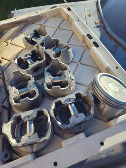 Small block Chevy 400 pistons