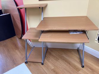Desk with multilevel shelves