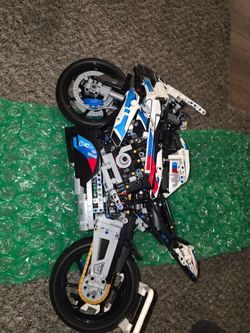 LEGO Technic BMW M 1000 RR (set 42130)