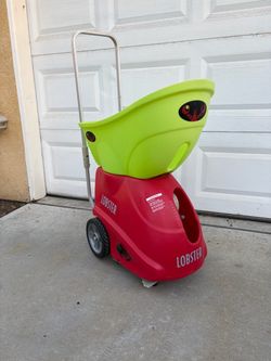 Lobster pickleball machine