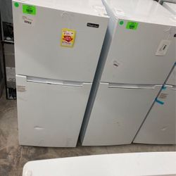 Magic Chef 10.1 Cu Refrigerator HMDRW GP45L