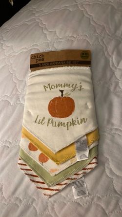 Chick pea bandana bib set .