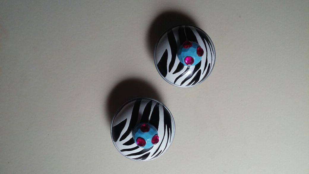 Door or dresser knobs/pulls