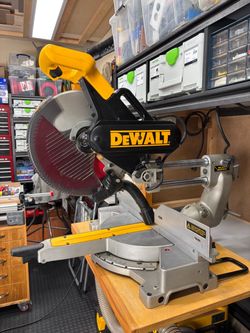 DeWalt Sliding Compound Miter Saw