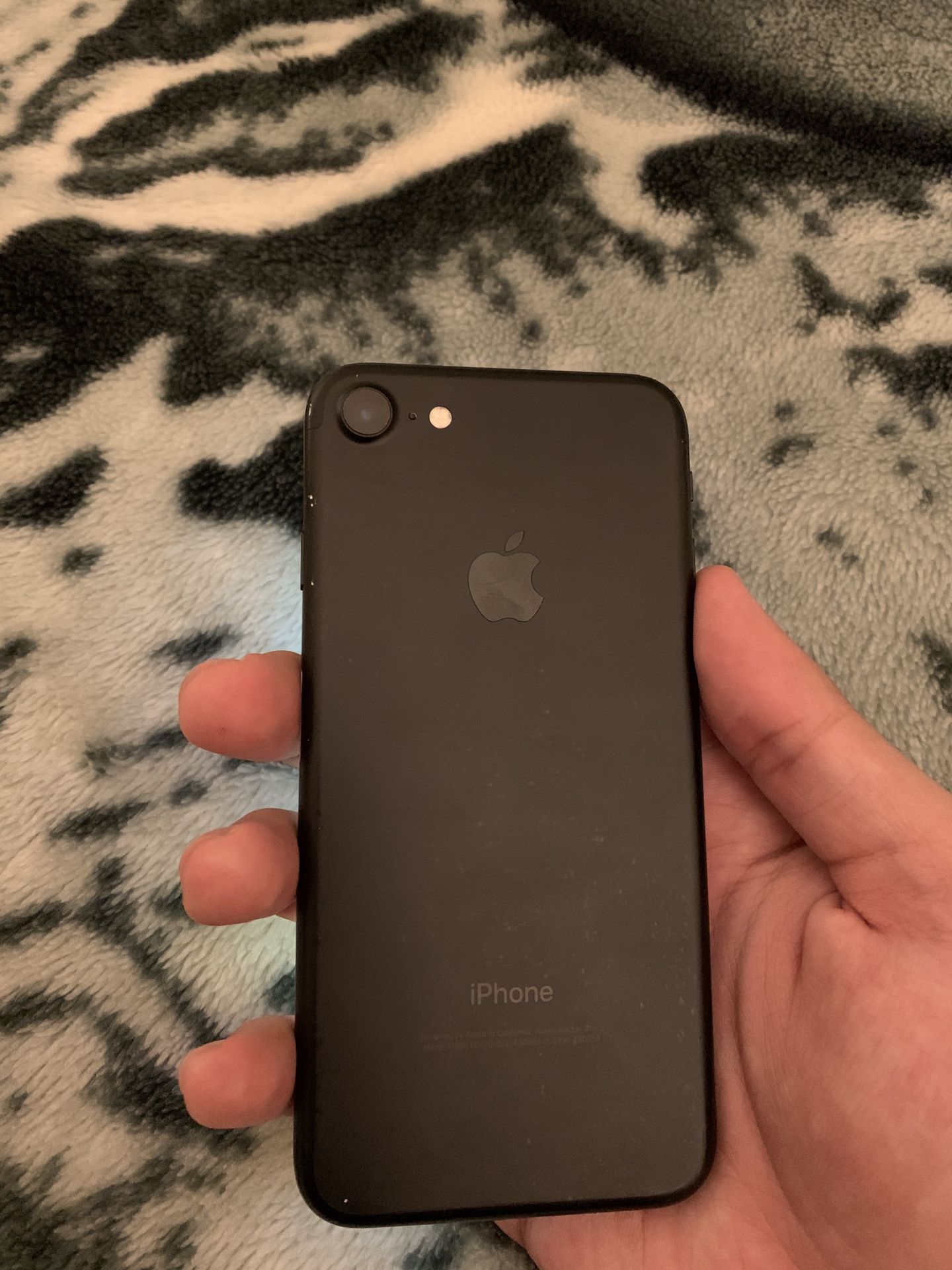 iPhone 7 32GB Verizon Unlocked With Charger 🔌