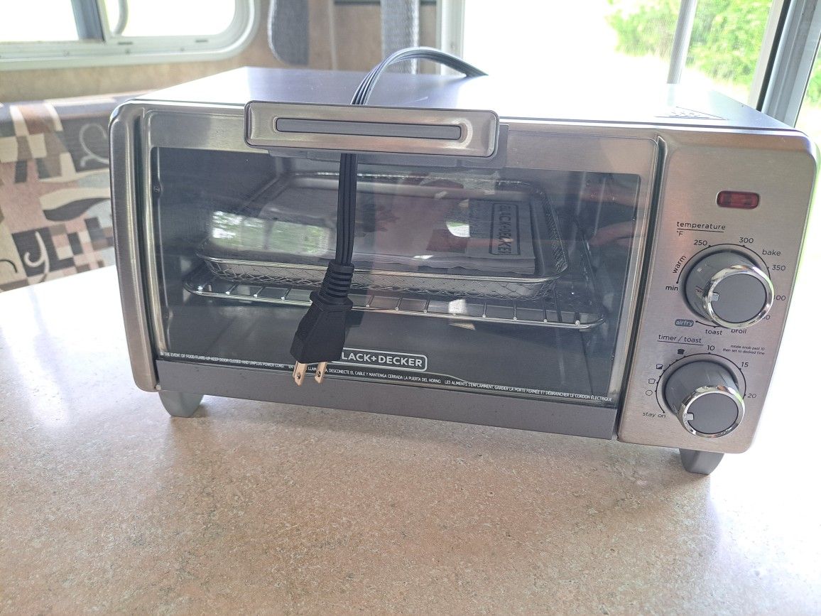 Black & Decker Crisp 'N Bake™ Air Fry Toaster Oven - Enjoy Guilt-Free Favorites. 