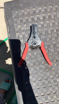 Milwaukee Automatic Wire Stripper/Cutter with Comfort Grip