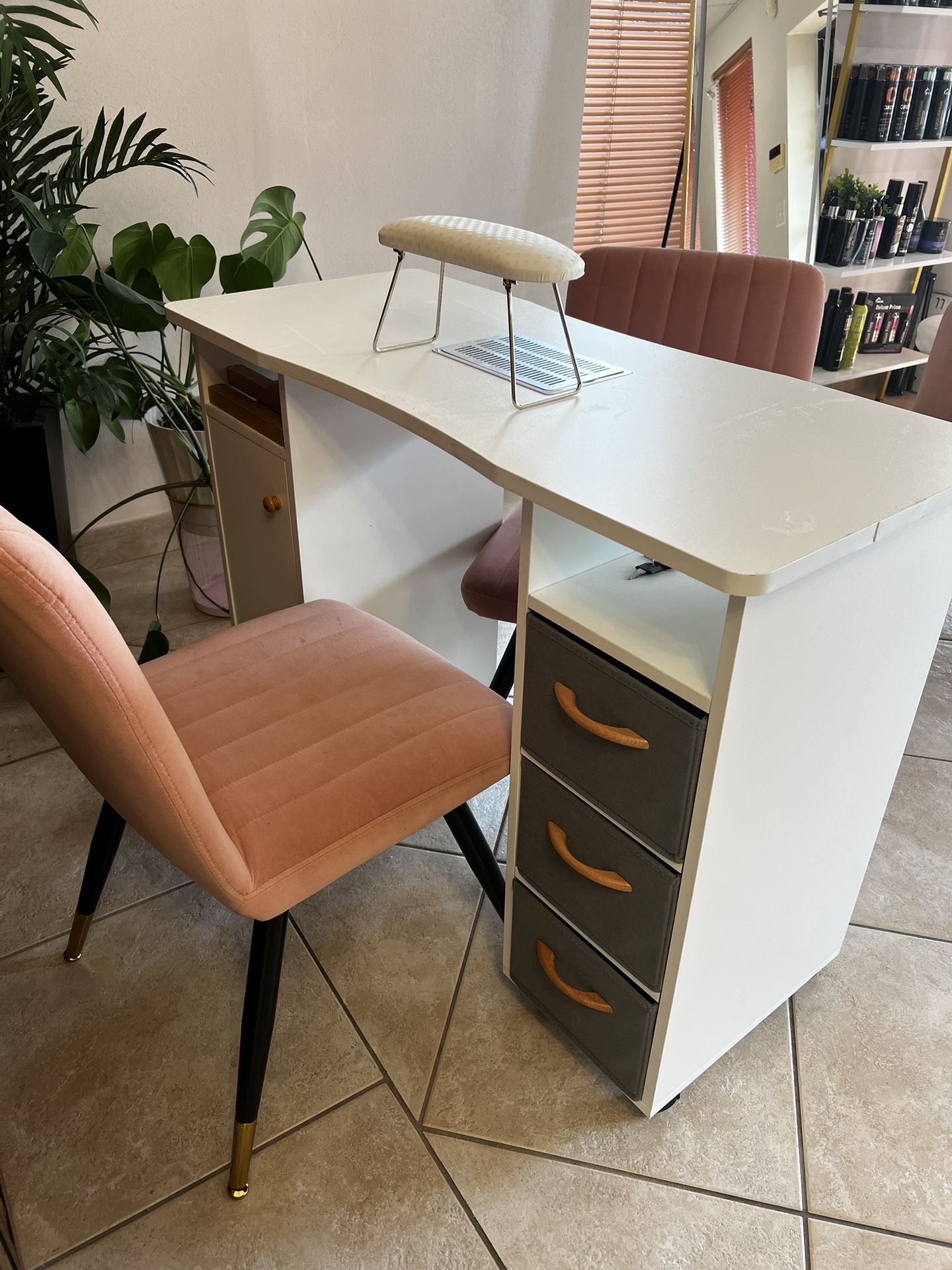 Manicure Table And Chairs