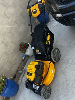 Exclusive Shop DEWALT 21 in. 196cc E-GOV Engine 3-in-1 Gas RWD Self-Propelled Lawn Mower with High Rear Wheels