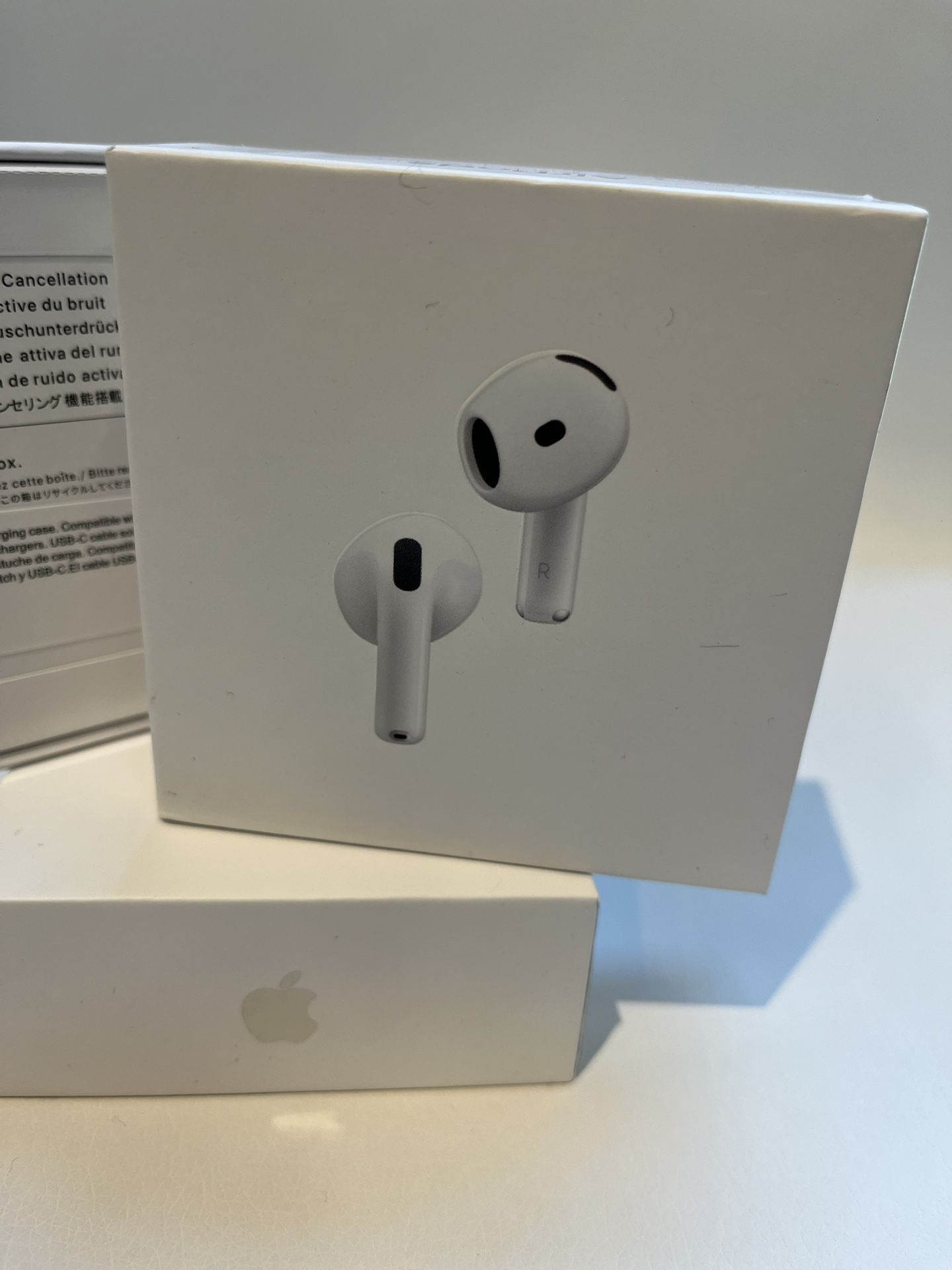 Airpods 4 (noise cancellation)