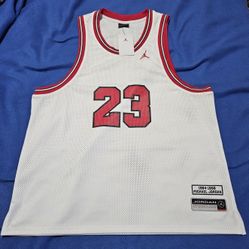 NWT Jordan Men's Essentials Summer Jersey,  Men's XL 