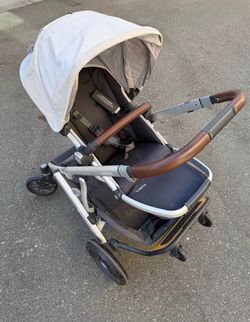 Uppababy Vista stroller and bassinet