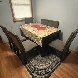 Dinning table for 6 people