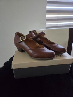 Zapatos color cafe talla 7  como nuevos
