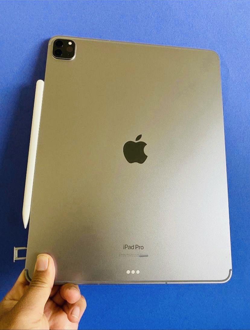 512GB Apple IPad Pro 12.9” 6th Generation (Latest 2022 / M2 chip ) WiFi + cellular (5G Unlocked) with keyboard, pen & Accessories (1TB $1399) 