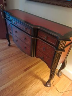 Beautiful Entry/ Accent Table by Broyhill