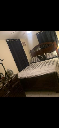 4 Piece Bed Set (Queen)