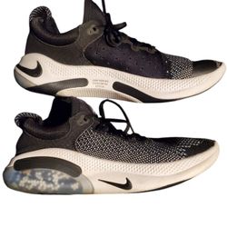Nike Women's Run Flyknit Running Shoes   Size 9.5