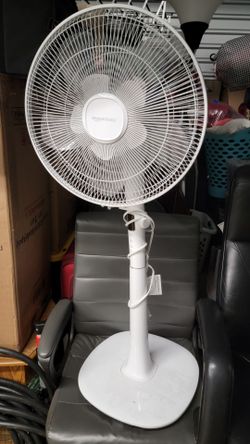 Amazon Basics Pedestal fan