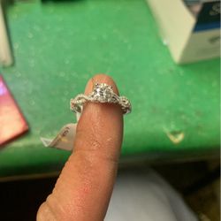 Brand New 1/4qt Diamond 10k Gold Woman’s Wedding Ring. Size 7