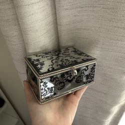 Mirror Box