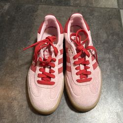 Red and pink sambas