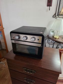 Moss and Stone air fryer oven.