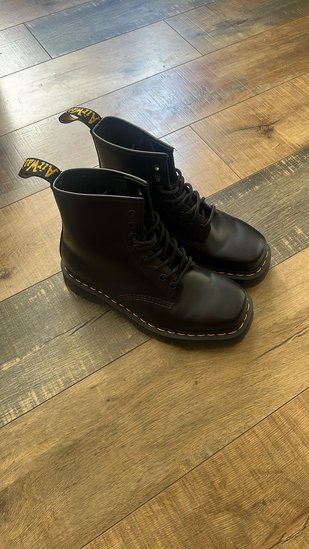 Brand New Women’s Doc Martens Sz. 7M