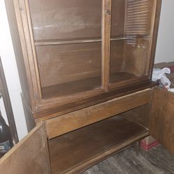 Broyhill Sculptra Wooden Display Cabinet