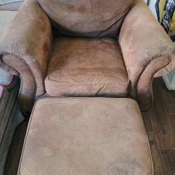 BRWN CHAIR WITH OTTOMAN/$10/pick up only