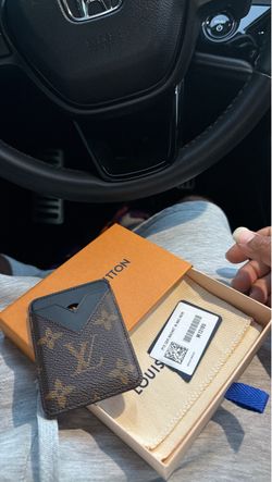 Used LV MagSafe card holder 100% authentic