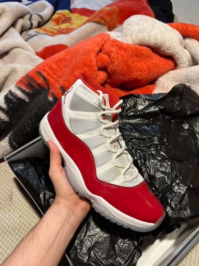 Jordan 11 Retro Cherry (2022) (size 11)