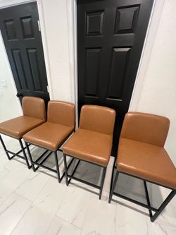 4 Like New Barstools / counter stools