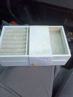 Jewelry box