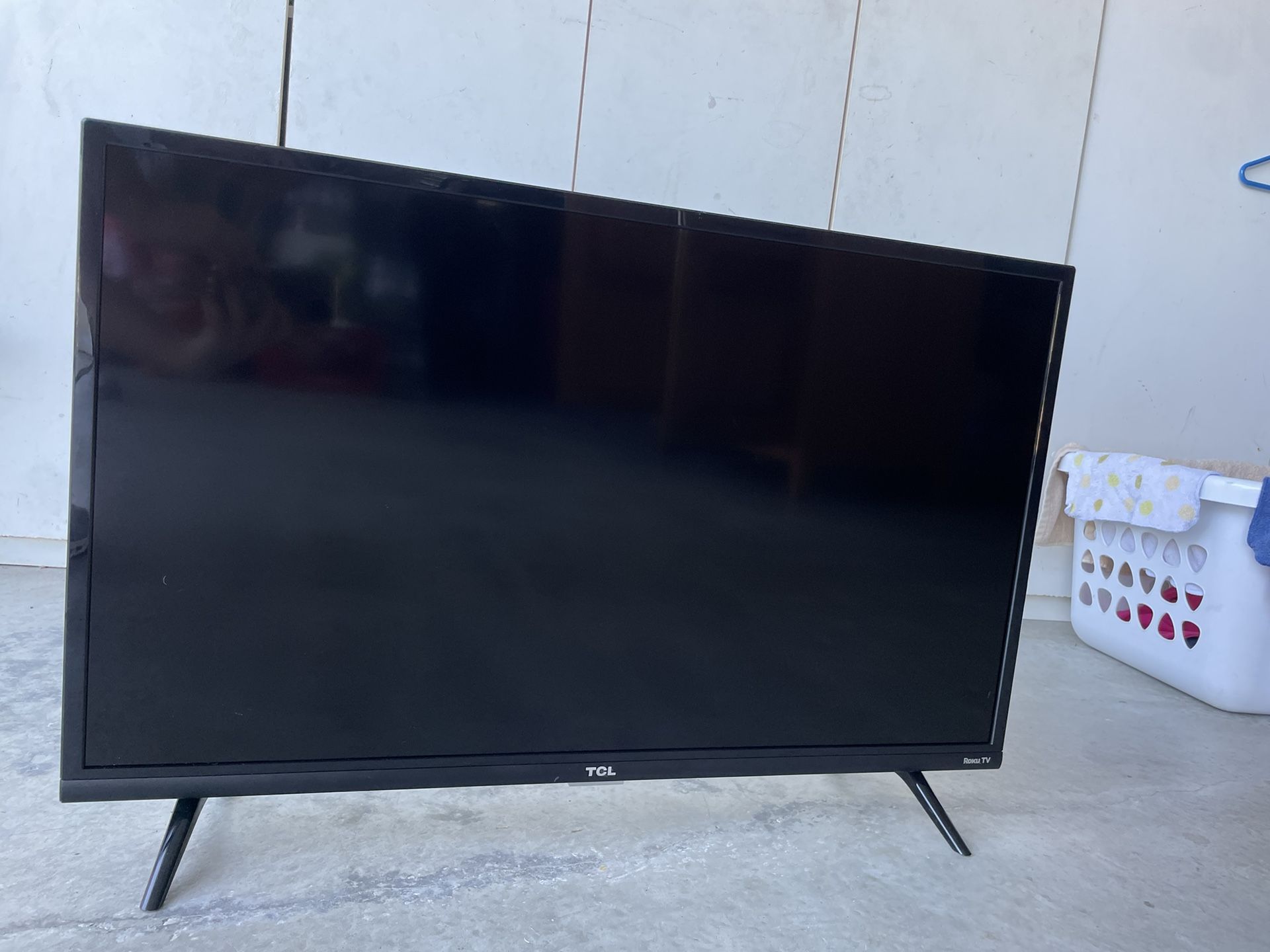 32” TCL Roku TV + LG Sound Bar