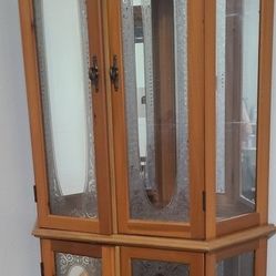Lighted Curio Cabinets With Glass Shelves