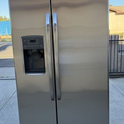 REFRIGERATOR GE STAINLESS STEEL