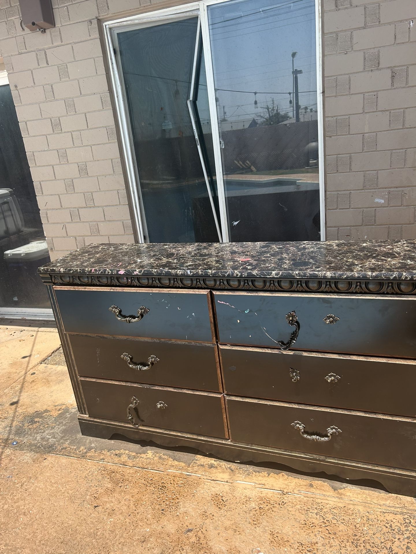 Dresser