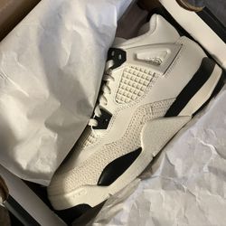 Retro Jordan 4s Size 3Y