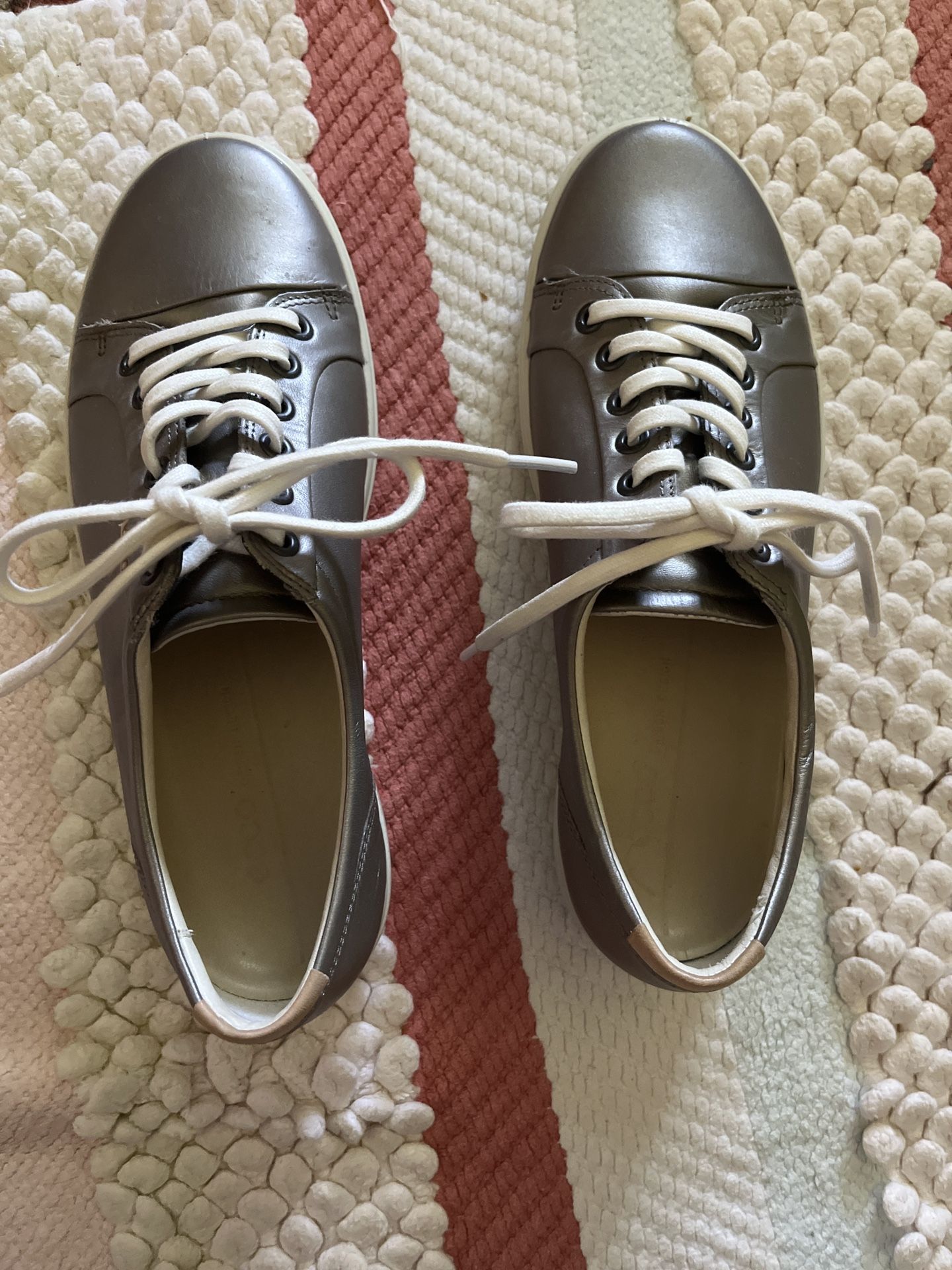 ECCO Soft 7 Metallic Leather Sneakers – Size EU 39 (US 7.5–8)
