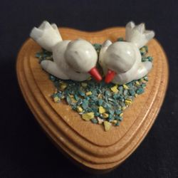Lovely! Wooden Heart Shape Trinket Box Love Bird H1.75"xL2.5"xW2.5" Vtg