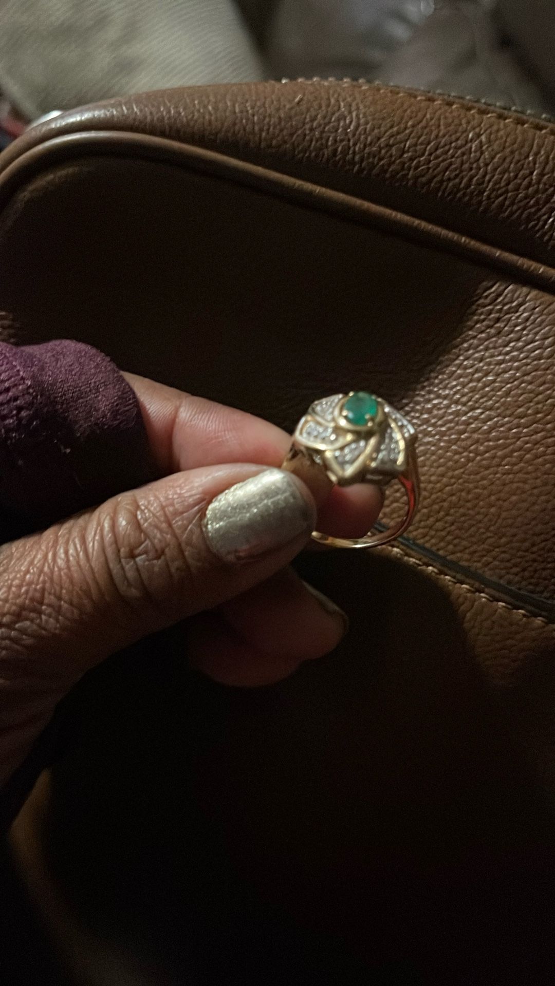 Anillo De 14 K Con Diamantes Y Esmeralda Medida 9