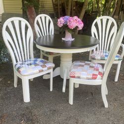 Awesome Table & Chairs With A Country Flair