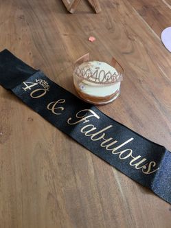 Free 40th birthday crown and sash (Mesa)