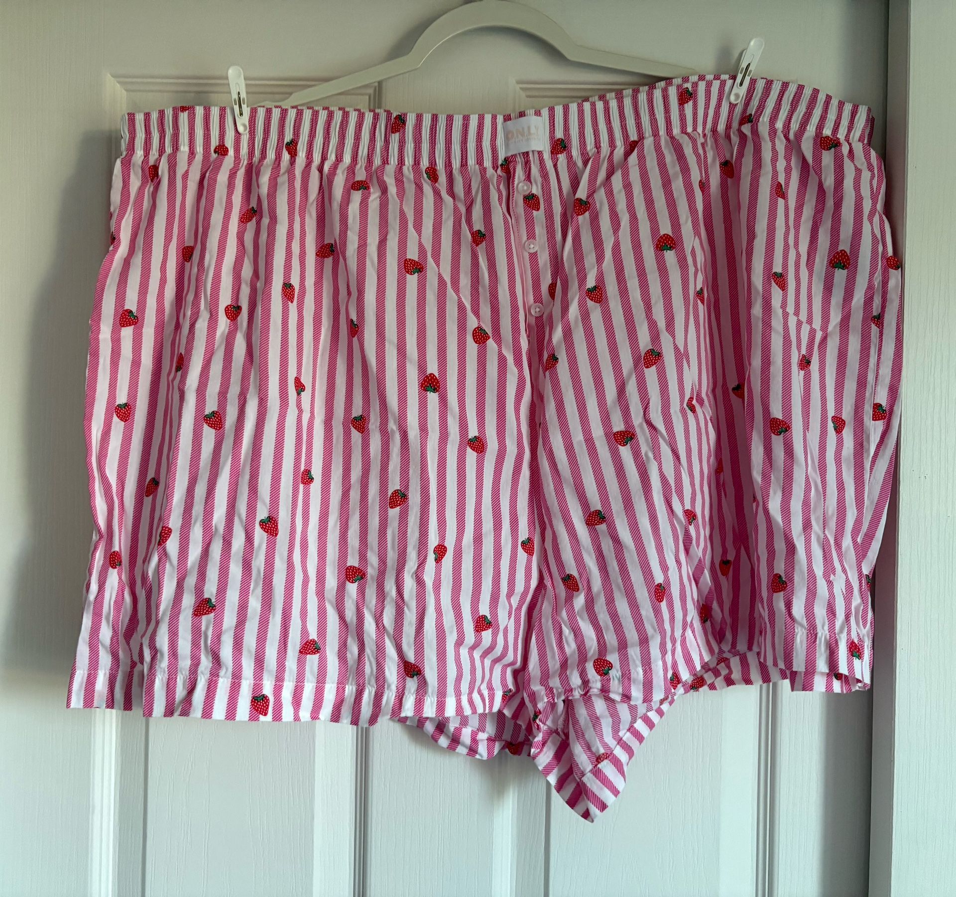 Old Navy Strawberry sleep shorts 3X